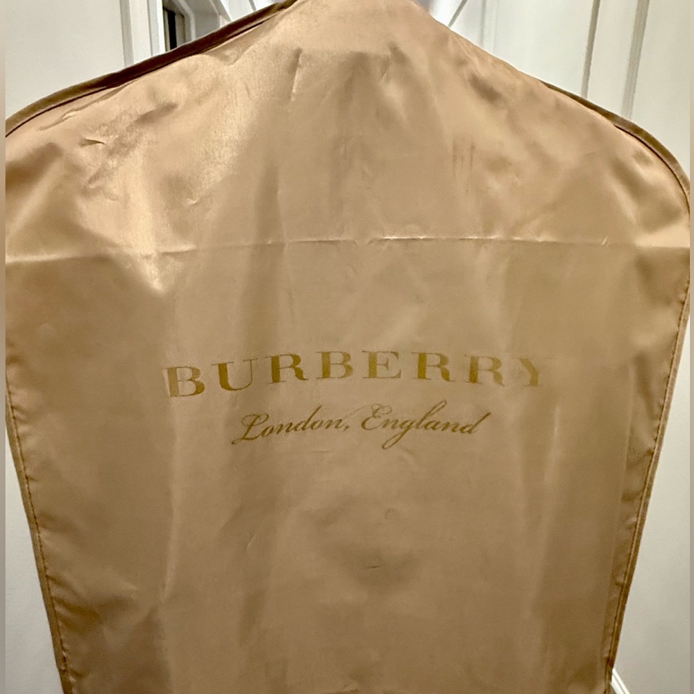 Authentic Burberry Light Pink Trench Coat - Picture 10 of 15